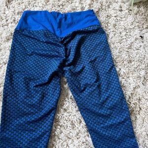 Eye-catching Vibrant Blue Geometric Scrunchie Butt lifting tight athletic gym Le